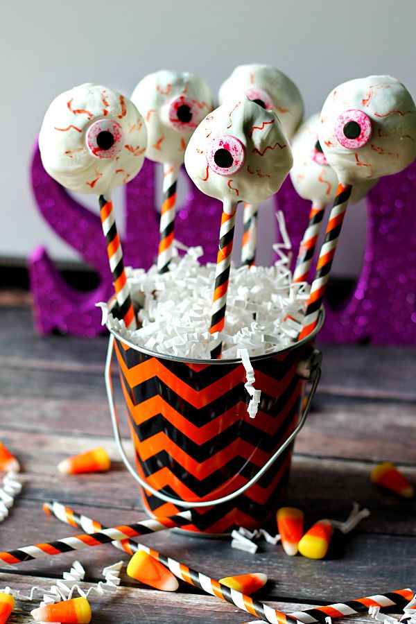 Eyeball  Cookies and Cream Pops