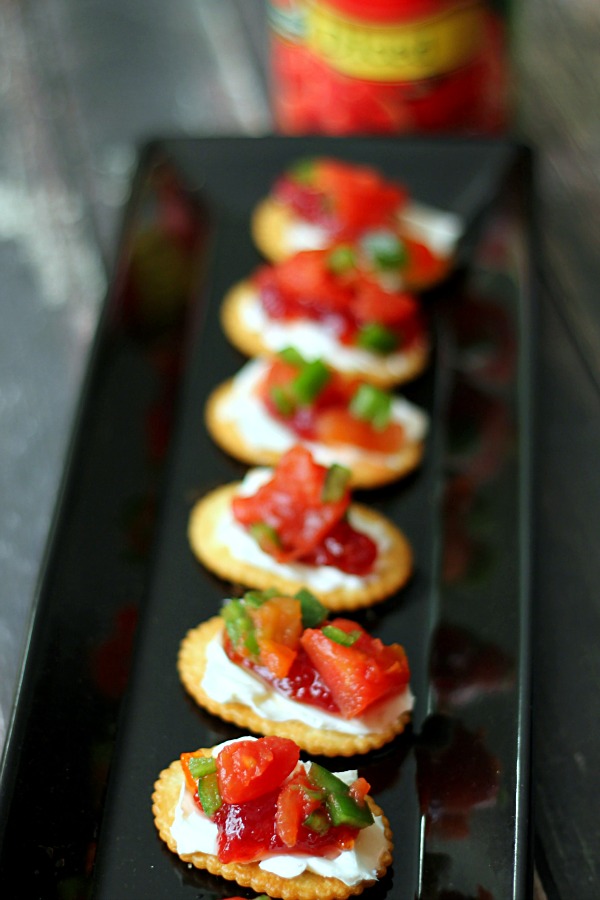 Spicy Cranberry Salsa Crackers