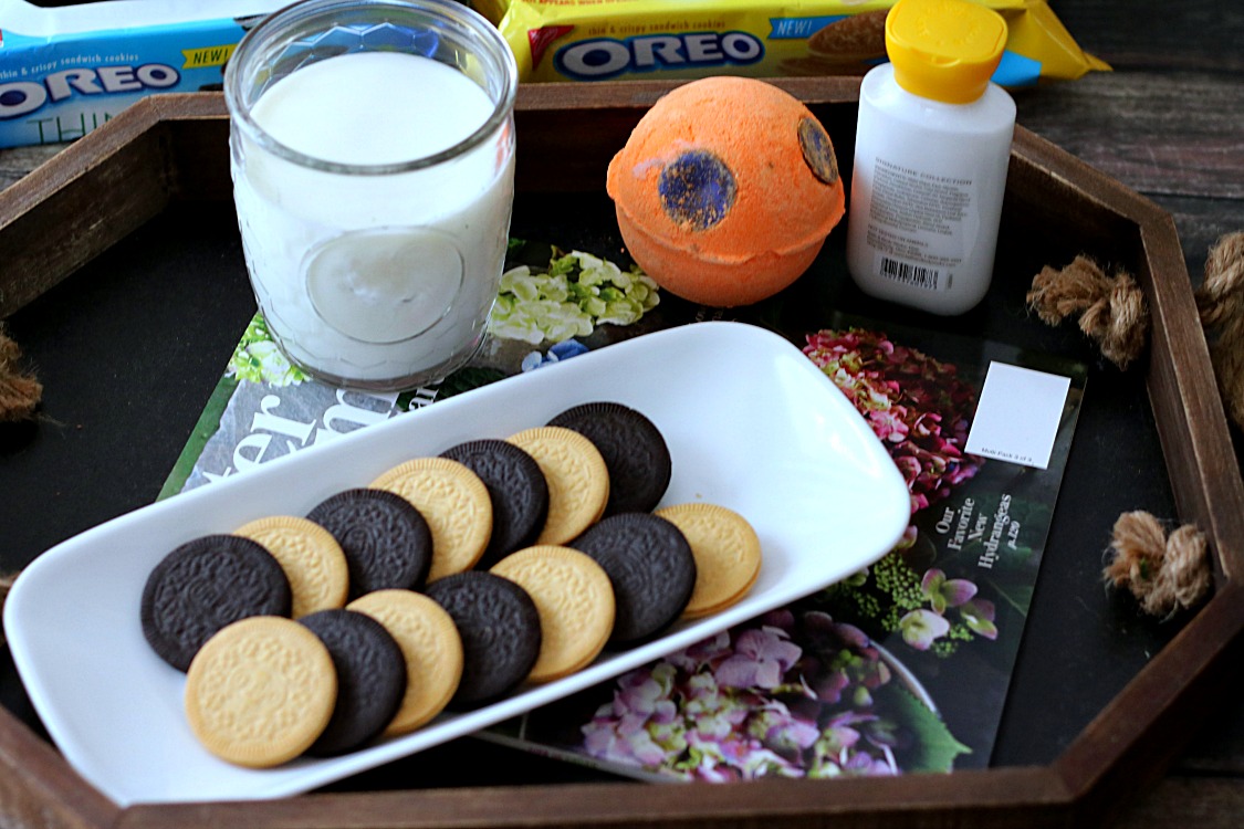 Bath time with Oreo Thins